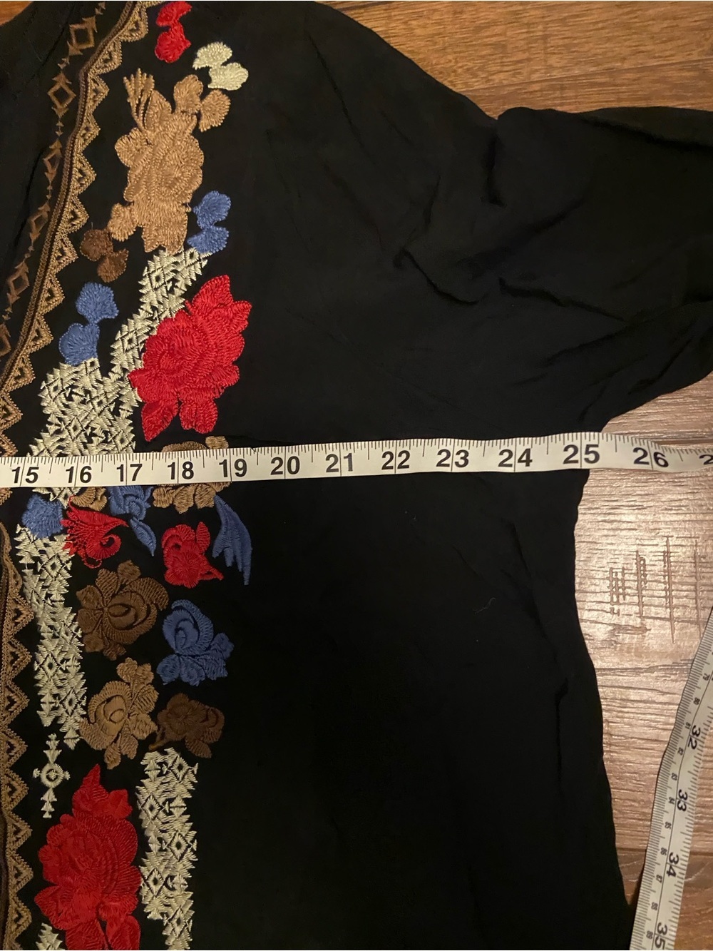 Andree By Unit Black Floral Embroidered Boho Rayon Tunic Top 1X roll sleeve - Picture 5 of 8